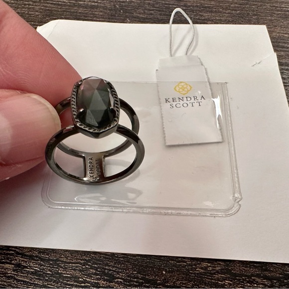 Kendra Scott Elyse Double Band Ring in Gunmetal with Black Mother of Pearl sz7-8 - Picture 7 of 16